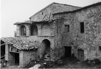 Casa colonica con loggia